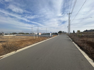 【前面道路含む現地写真】