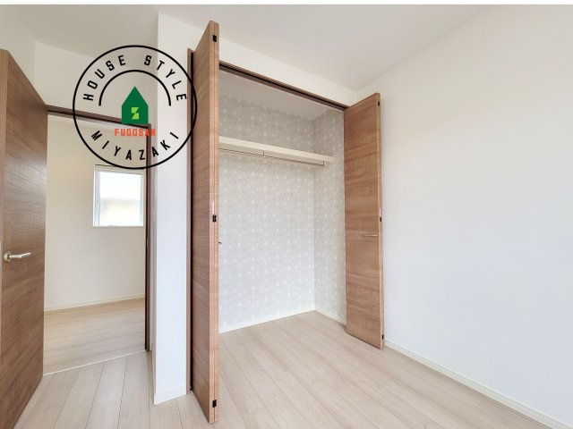 FelidiaGarden恒久南3丁目 （1号棟）の収納|お洋服の出し入れ便利。朝の身支度が楽々！四季のお洋服をまとめて管理が出来るので衣替えの手間が省けます！子供部屋の収納です。