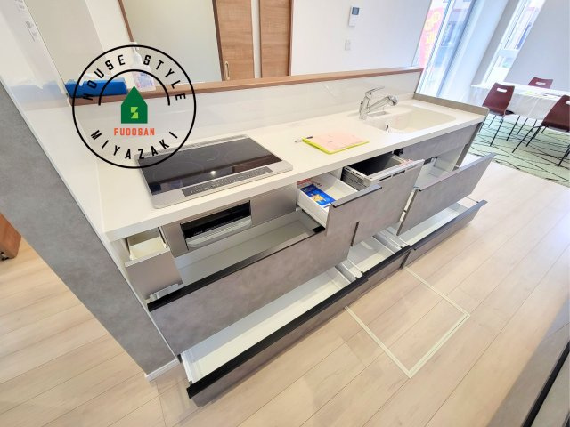 FelidiaGarden恒久南3丁目 （1号棟）のキッチン|ご家族を近くに感じられる対面キッチン。会話もはずみそうですね。