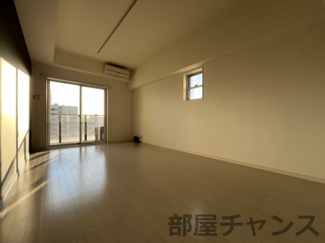 千種ライズの居間・リビング