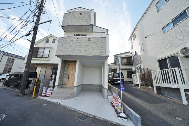 【横浜市保土ケ谷区釜台町24-18新築戸建て】★仲介手数料無料★（常盤台小学校・保土ヶ谷中学校）の外観