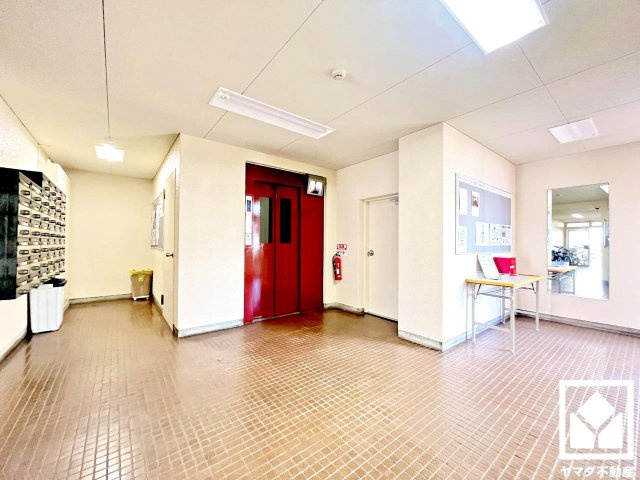 セントラルハイツ淀　中古マンションのエントランス