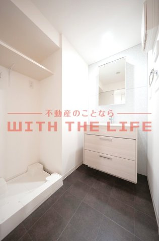 エクストラパレス【10,000円キャッシュバック対象物件】の洗面所|ゆったりとスペースのある洗面所