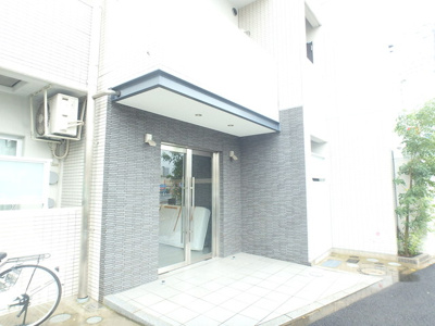 ★おしゃれなタイル貼りのエントランス★