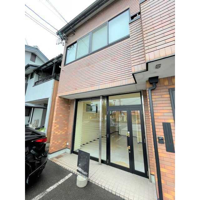 岐阜市加納新本町３丁目の店舗一部の玄関