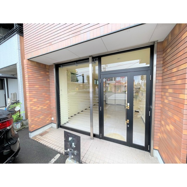 岐阜市加納新本町３丁目の店舗一部の玄関