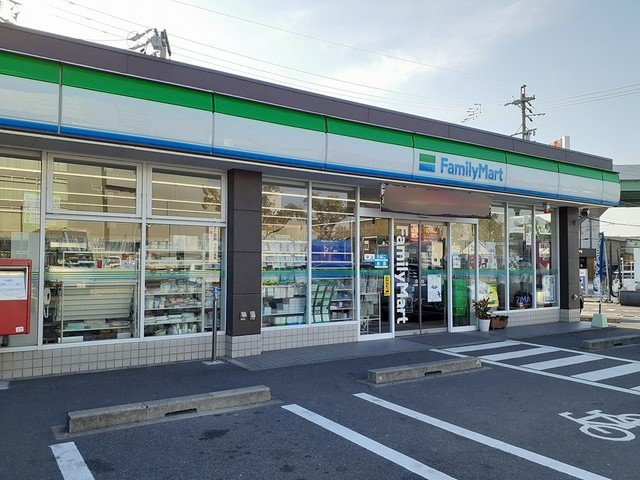 クレインの周辺|ファミリーマート名南星崎店まで428m