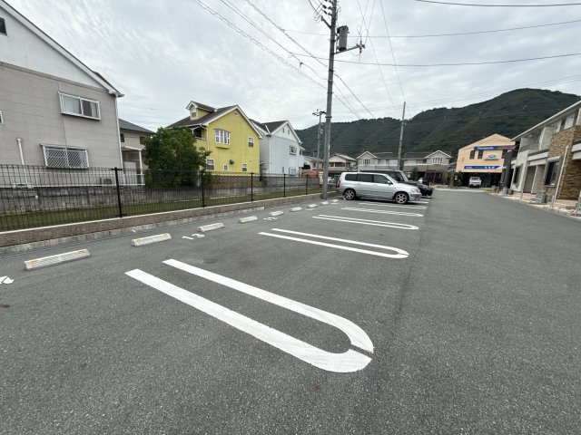 アンベリールＢの駐車場
