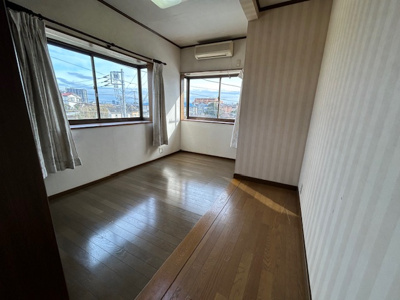 【洋室】 | 東川島町中古戸建て | 2階洋間