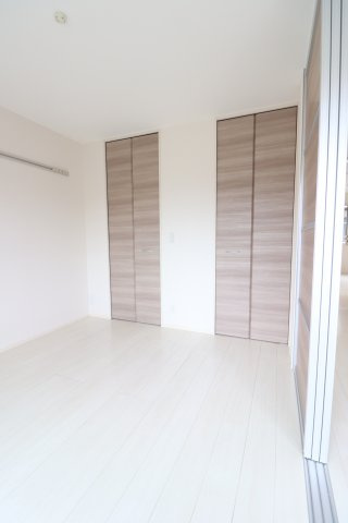 ラズベリーの洋室