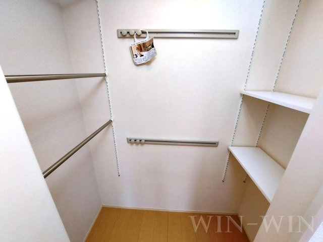 アゼリア A棟の収納