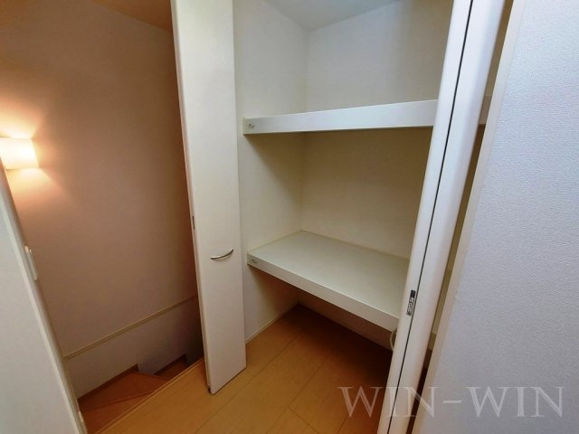 アゼリア A棟の収納