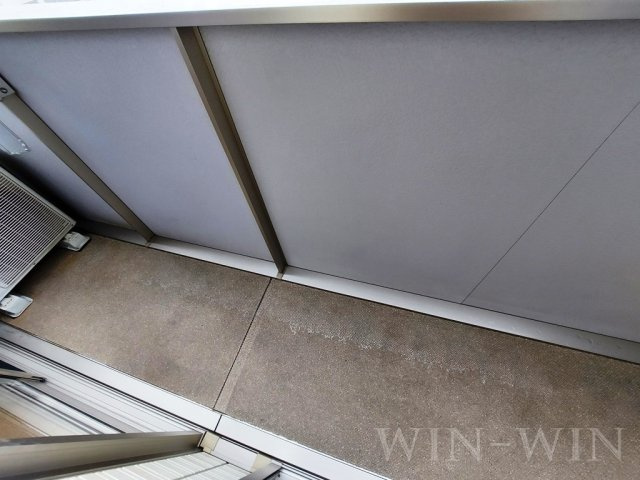 アゼリア A棟のバルコニー