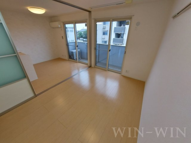 アゼリア A棟の寝室