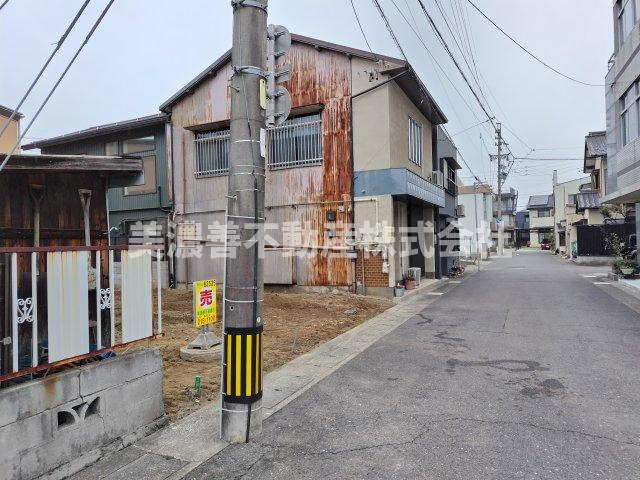 ６２５３５　岐阜市長良白妙町土地の前面道路含む現地写真