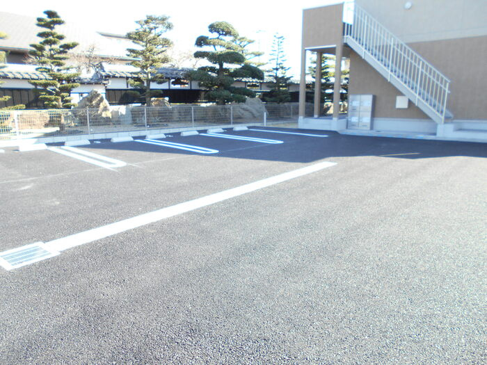 コトーリベルテの駐車場