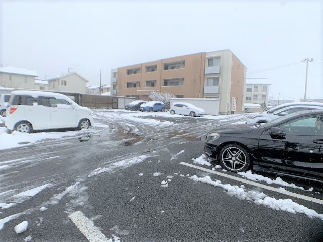 メゾンマスト盛南中央Ⅱの駐車場