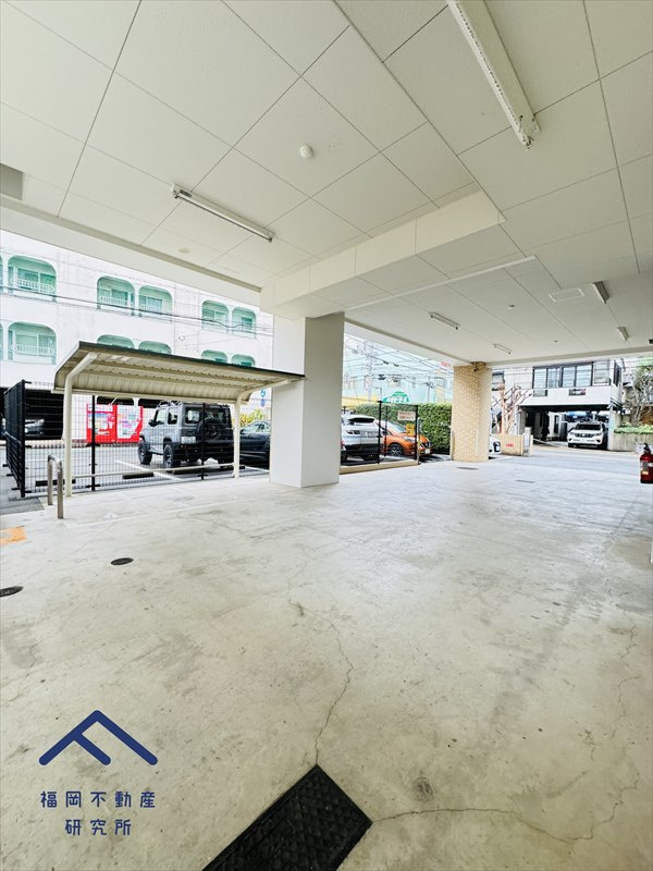 ライオンズ赤坂セントマークスの駐車場