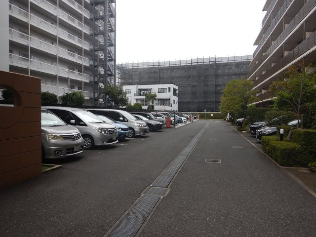 アルファスシティ大島の駐車場