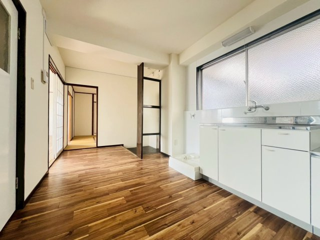 潮見ヶ丘コーポラスの居間・リビング