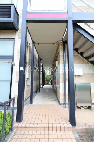 レオパレスプランドールのエントランス