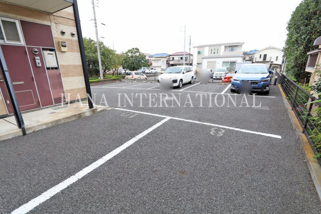 レオパレスプランドールの駐車場