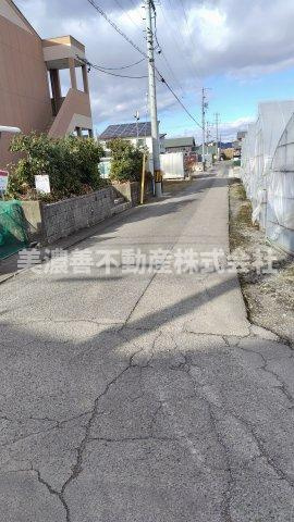 ６２４６２　羽島郡岐南町薬師寺６丁目土地の前面道路含む現地写真