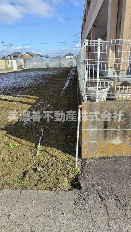 ６２４６２　羽島郡岐南町薬師寺６丁目土地の前面道路含む現地写真