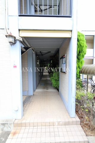 レオパレスフローラのエントランス