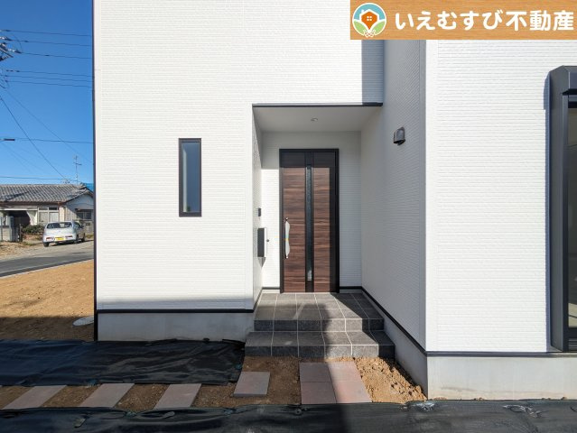 上里町神保原町1期のエントランス|セキュリティ充実で安心・安全の暮らしを提供


