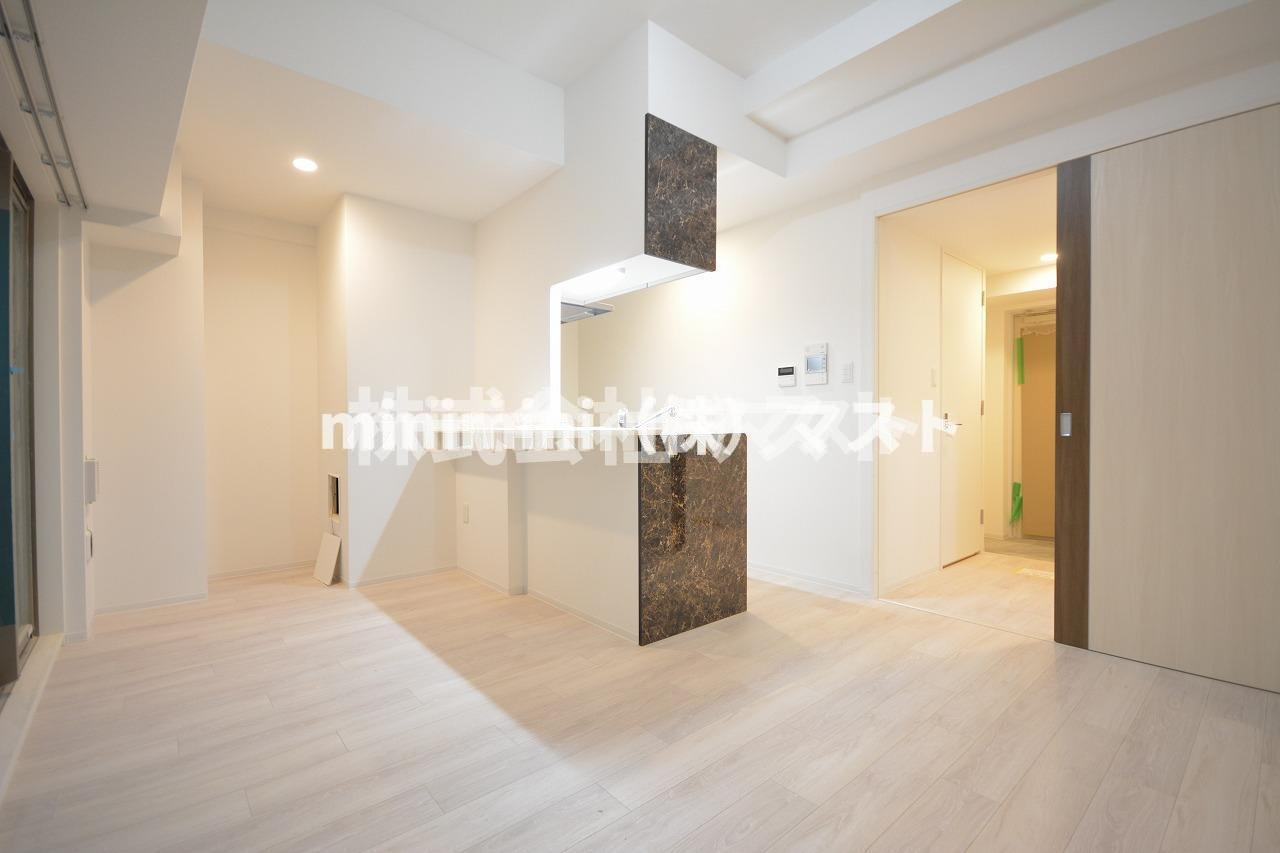 セレニテフラン難波の居間・リビング