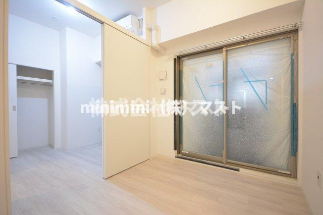 セレニテフラン難波の洋室