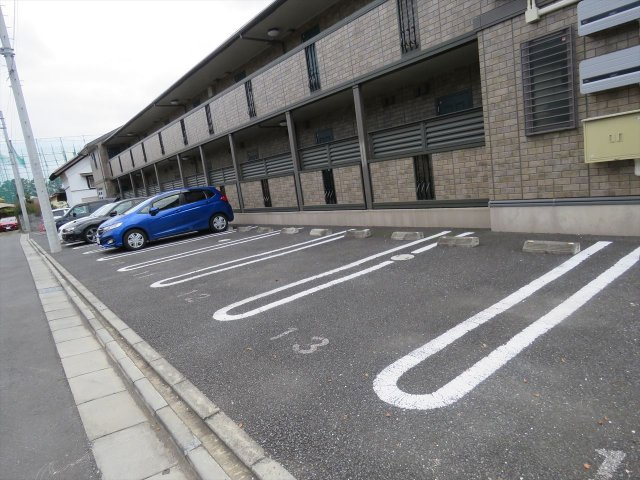 ベルデュールFの駐車場