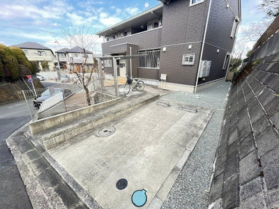 【駐車場】 | チェリーブロッサム | いつでも目の届く敷地内に駐車場があります♪お車をお持ちの方におすすめです！