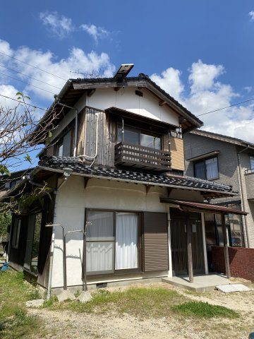 山口駐屯地近く！木の温もりを感じる設備充実の2階建て戸建ての外観|きれいな外観です