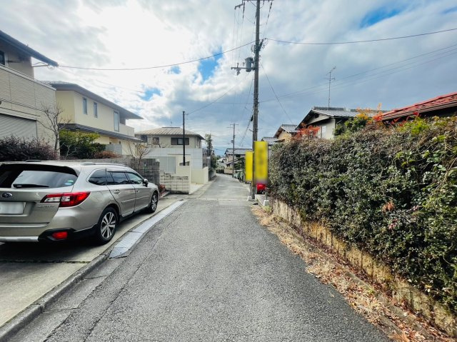 宇多野福王子町の前面道路含む現地写真