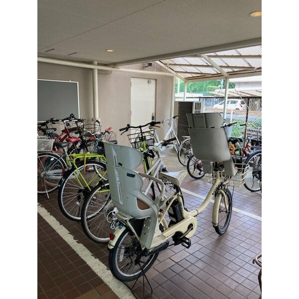 京福修学院第2マンションの駐車場|駐輪場