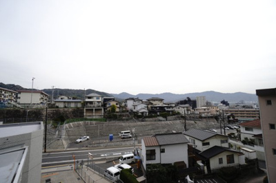 【展望】 | 【上質リノベ】ザ・パークハウス府中南 | 【四季を感じる】
四季の移ろい・爽やかな青空や風を感じられ
自然を愉しめるパノラマビュー。
毎日の暮らしに余裕を感じさせてくれる、
遮る物の無い開放的な眺望を是非、ご堪能ください。