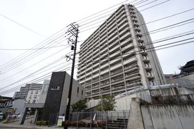 【外観】 | 【上質リノベ】ザ・パークハウス府中南 | 現地（2024年4月2日9：00頃）撮影