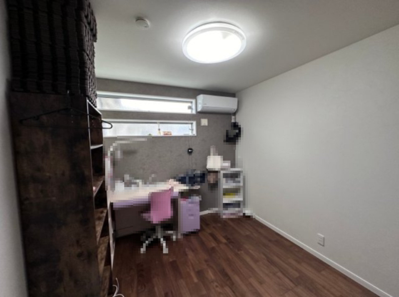 中古戸建　伊丹市西野5丁目　令和2年築の洋室|2F中央のお部屋。5.2帖の洋室です。