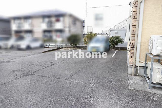 フローラル薊野Ⅲの駐車場|車をお持ちの方に嬉しい駐車場付きの物件です