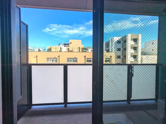 リージア浅草橋の展望|7Fの眺望、お部屋は全面の江戸通りの反対側で窓はペアサッシを採用し室内静か