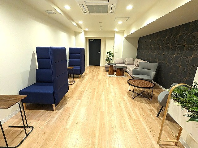 リージア浅草橋のロビー|2Fのコミュニティスペース。ワークスペースや来客時の応接室等で有効活用出来ます。
