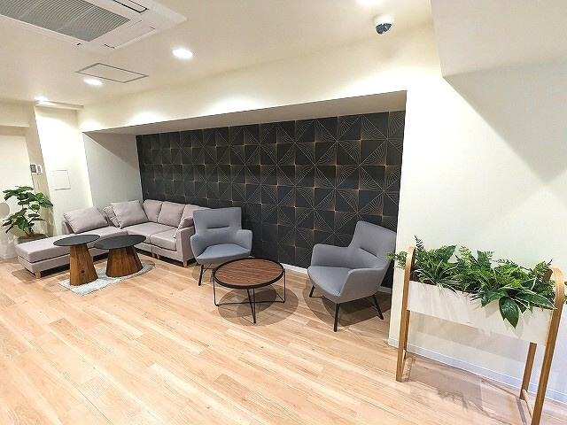 リージア浅草橋の設備|2Fのコミュニティスペース。ワークスペースや来客時の応接室等で有効活用出来ます。