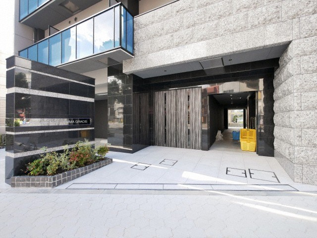 S-RESIDENCE天満Gracisのエントランス