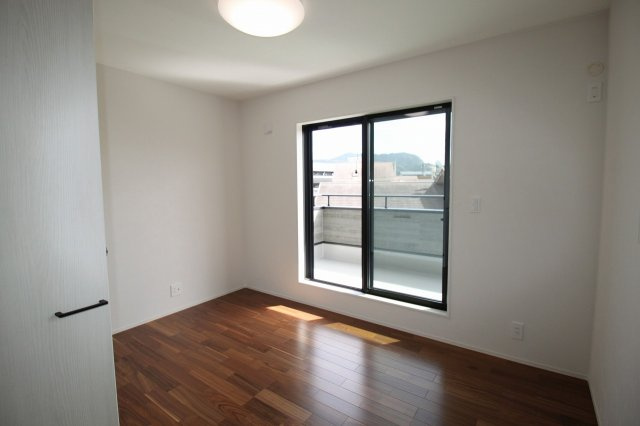 鴨部高町　中古戸建　西棟（未入居）の洋室|2Ｆ　南西の部屋　6.0帖　