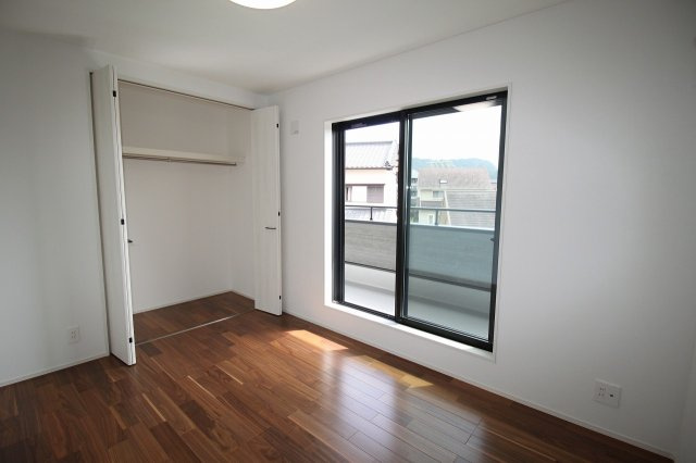 鴨部高町　中古戸建　西棟（未入居）の洋室|2Ｆ　南の部屋　6.0帖　