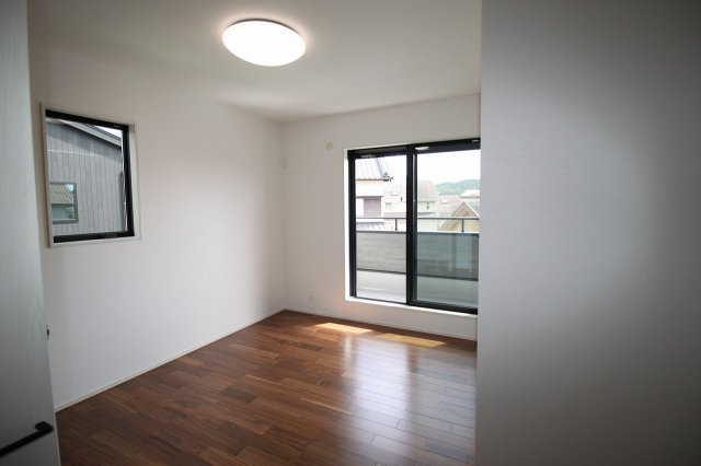 鴨部高町　中古戸建　西棟（未入居）の洋室|2Ｆ　南東の部屋　7.0帖　