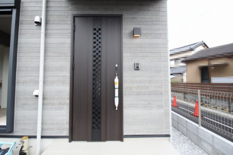 鴨部高町　中古戸建　西棟（未入居）の玄関