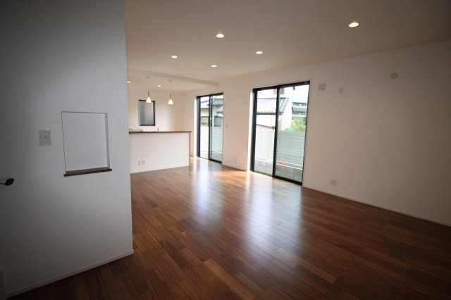 鴨部高町　中古戸建　西棟（未入居）の居間・リビング|ＬＤＫ　19.5帖